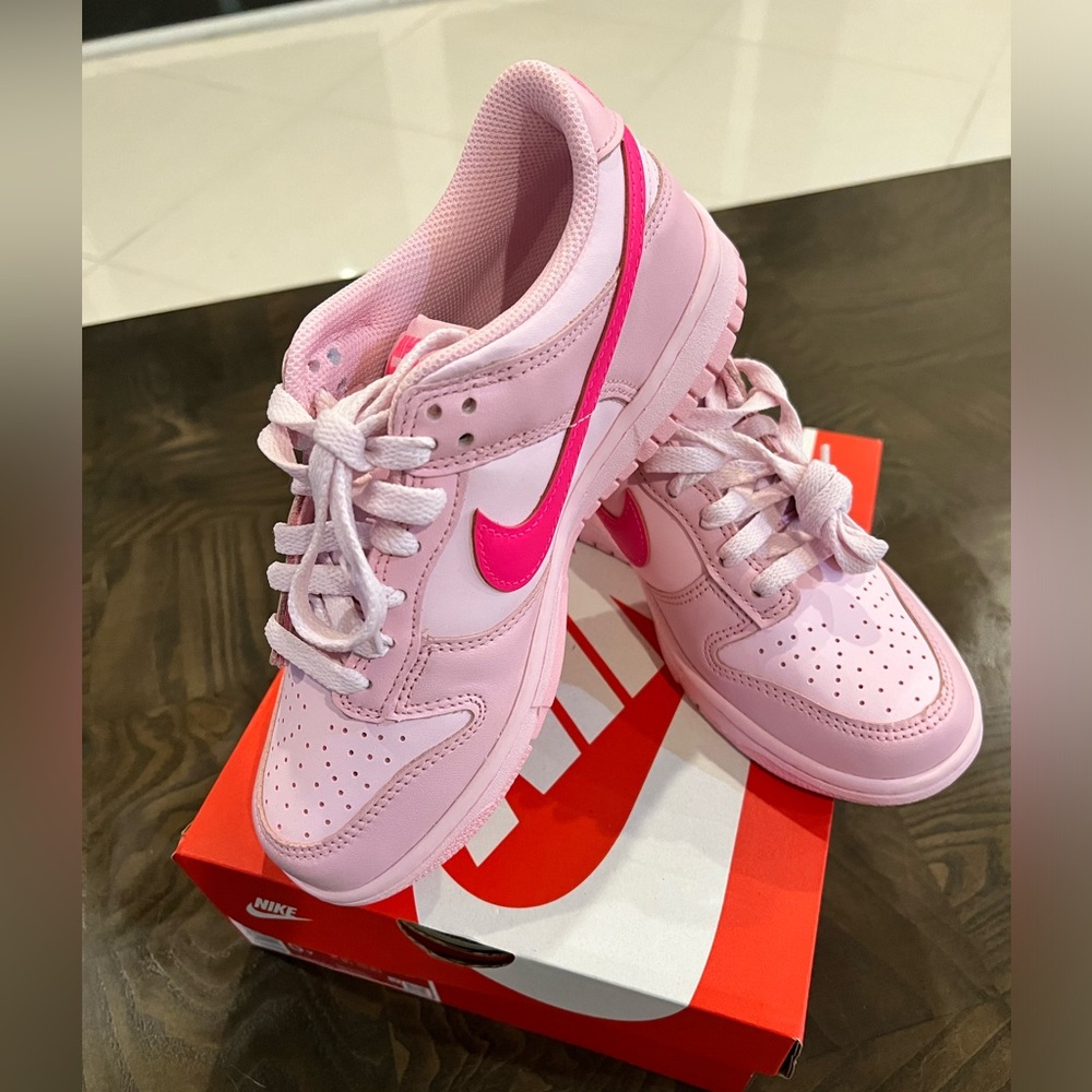 NIB Nike Dunk Low Triple Pink GS
DH9765-600 Size 5 Youth / Women’s US 6.5